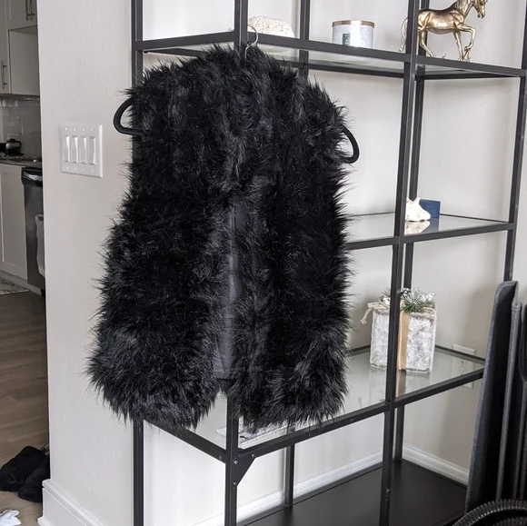 Black Faux fur Vest SMALL - Picture 2 of 6
